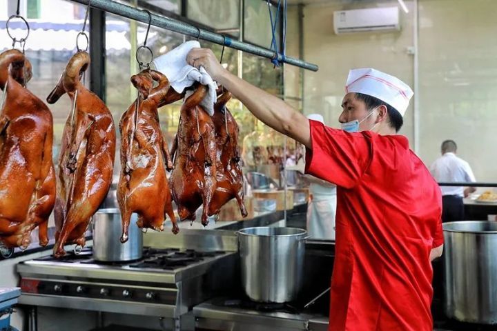 深圳燒臘廚師招聘，美食背后的專業(yè)魅力與職業(yè)前景揭秘